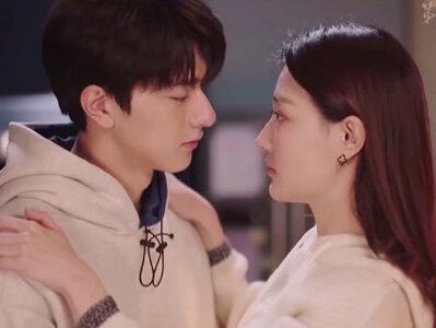 《親吻》 當(dāng)愛意在唇齒間訴說，命運(yùn)在熒幕上交織